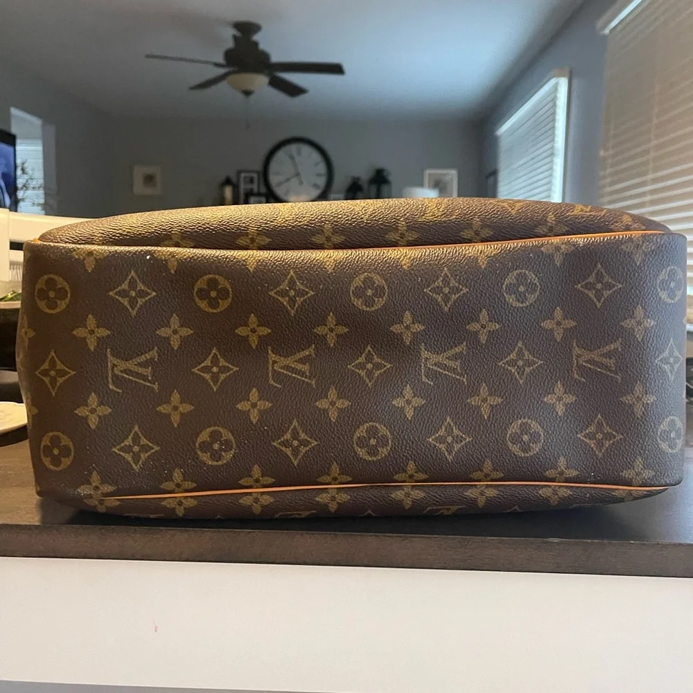 π Louis Vuitton Monogram Deauville Bag π - Picture 3 of 11